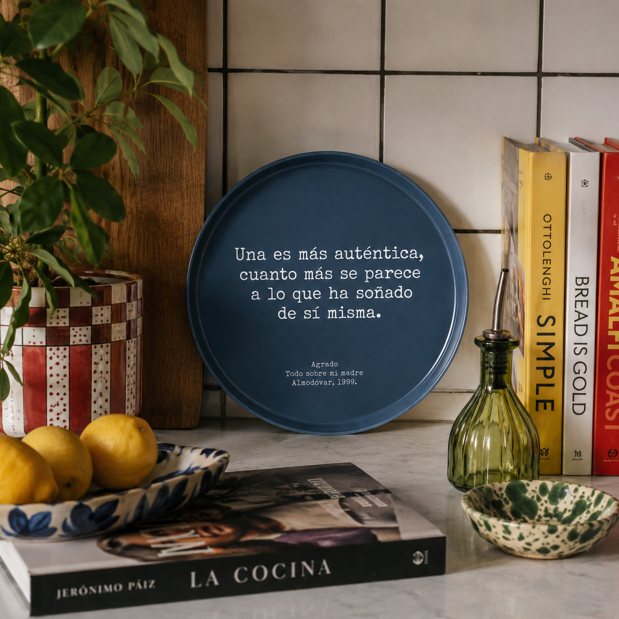 PLATO ALMODOVAR AZUL